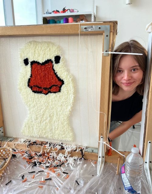 ZuoZuo Studio creative workshops in Toronto – tufting, fluid bear painting, and pearl jewelry making.